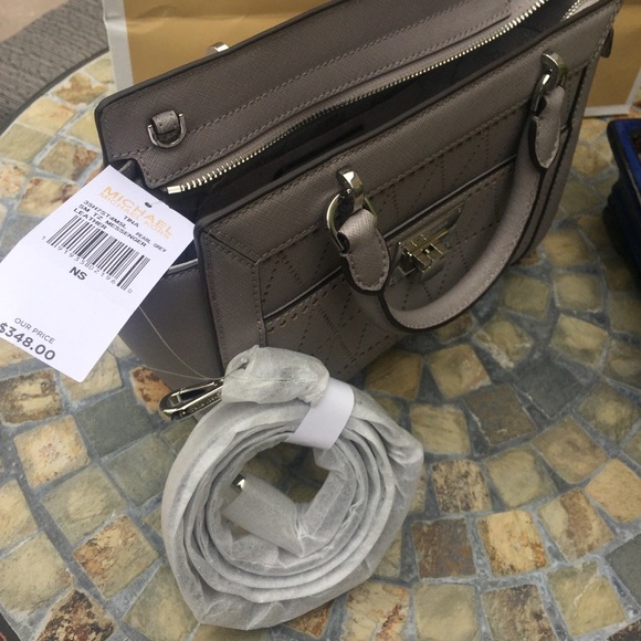 ❌🚫SOLD🚫❌ Michael Kors Tina Small Grey messenger - Picture 4 of 5